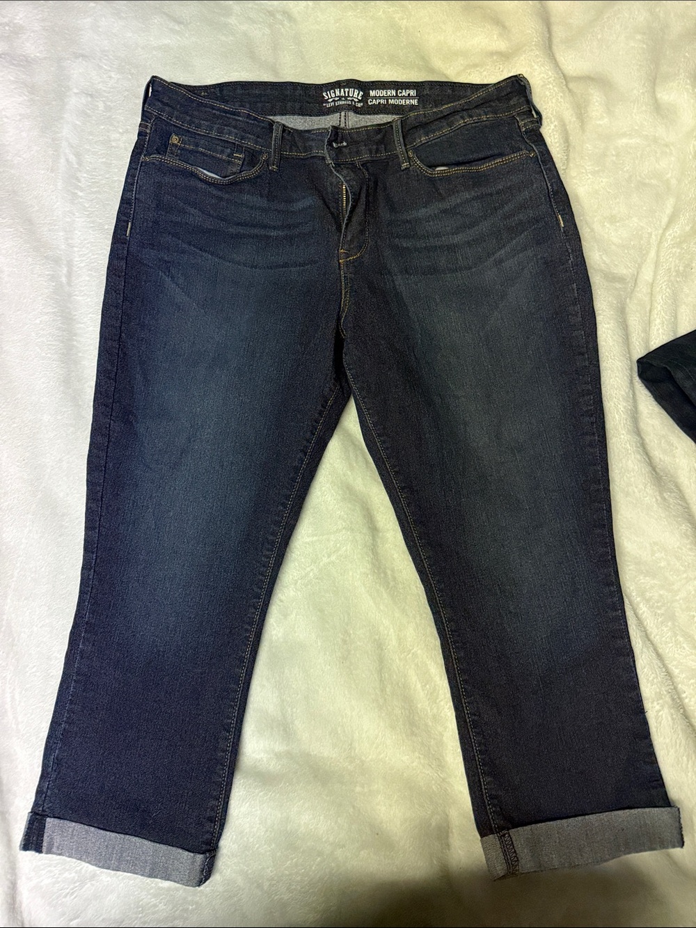 Signature Dark Wash Cropped Capri Jeans